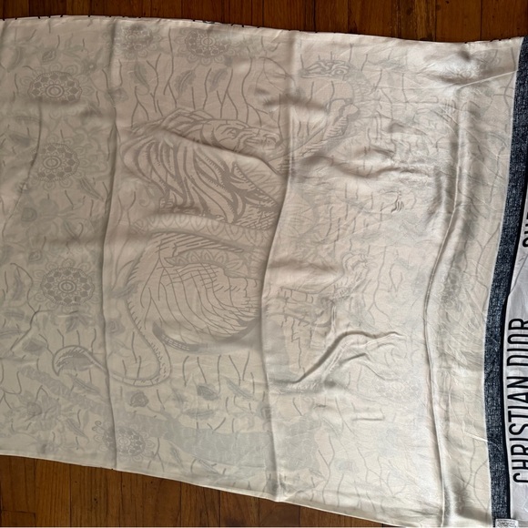 Christian Dior Reversible Floral Wrap Silk Scarf. - Picture 7 of 16